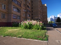 Nizhnekamsk, 宿舍 ОАО Нижнекамскнефтехим, Syuyumbike st, 房屋 42
