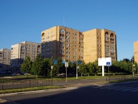 Nizhnekamsk, Stroiteley avenue, house 42. Apartment house