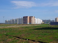 Nizhnekamsk, Stroiteley avenue, 房屋 64. 公寓楼