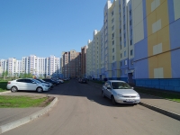 Nizhnekamsk, Stroiteley avenue, 房屋 64. 公寓楼
