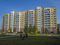 Nizhnekamsk, Studencheskaya st, house 32. Apartment house