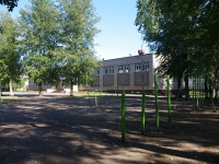 Nizhnekamsk, 学校 Средняя общеобразовательная школа №8, Yunosti st, 房屋 14В
