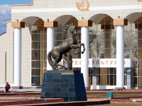 Nurlat, monument коню-призёру «Ледок»Karl Marks st, monument коню-призёру «Ледок»