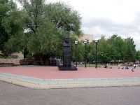 Naberezhnye Chelny, monument Е.Н. БатенчукуNaberezhnaya Gabdully Tukaya st, monument Е.Н. Батенчуку