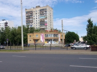 neighbour house: avenue. Moskovsky, house 157А. shopping center "Центр Света"