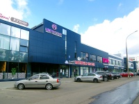 Naberezhnye Chelny, Syuyumbike Ave, house 17Г. shopping center