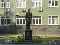 Izhevsk, monument Михаилу ЛомоносовуUniversitetskaya st, monument Михаилу Ломоносову