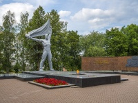 Ижевск, площадь 50 лет Октября. монумент боевой и трудовой славы, вечный огонь