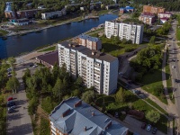 Votkinsk, Sadovnikov , 房屋 1. 公寓楼