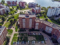 Votkinsk, Sadovnikov , 房屋 2. 公寓楼