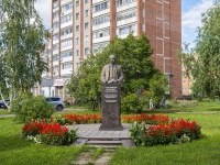 Votkinsk, st Dzerzhinsky. monument