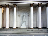 Ufa, monument Ф.И. ШаляпинуLenin st, monument Ф.И. Шаляпину