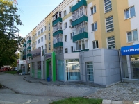 Ufa, 50-letiya oktyabrya st, house 28. Apartment house with a store on the ground-floor