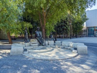 Уфа, памятник М. Акмуллеулица Октябрьской Революции, памятник М. Акмулле