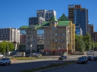 Ufa, Oktyabrskoy Revolyutsii st, house 40. Apartment house