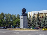 Нефтекамск, улица Ленина. памятник В.И. Ленину