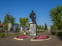 Нефтекамск, памятник Нефтяникуулица Ленина, памятник Нефтянику