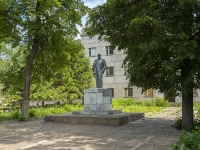 Oktyabrskiy, monument В.И.ЛенинуGeofizikov st, monument В.И.Ленину