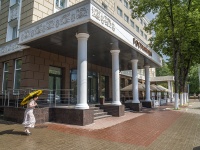 Oktyabrskiy, Lenin avenue, 房屋 8. 公寓楼