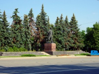 Чебоксары, памятник В.И.Ленинуулица Карла Маркса, памятник В.И.Ленину