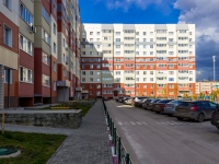 Барнаул, улица Шумакова, дом 61. многоквартирный дом