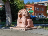Строителей проспект. скульптура "Лев"