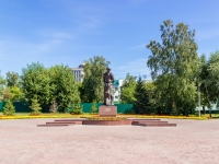 улица Ползунова. памятник