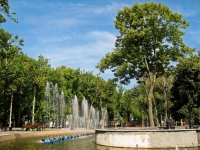 Краснодар, улица Мира. фонтан "Струйный"