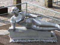 Геленджик, скульптура КурортницаЛермонтовский бульвар, скульптура Курортница
