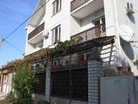 Gelendzhik, Lunacharsky st, house 154. Apartment house with a store on the ground-floor