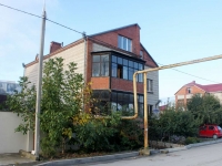 Gelendzhik, Divnomorskaya st, house 22. Apartment house