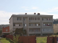 Gelendzhik, Surikov st, house 64. Apartment house