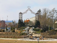 Goryachy Klyuch, monument Сосуд - символ городаLenin st, monument Сосуд - символ города