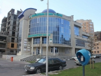 улица Набережная Адмирала Серебрякова, дом 15. многофункциональное здание