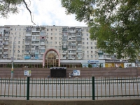 Дзержинского проспект, дом 197. жилой дом с магазином