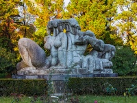 Курортный проспект. скульптура "Адам и Ева"