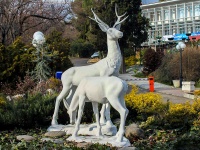 Курортный проспект. скульптура "Пасущиеся косули" 