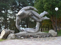 Сочи, улица Приморская. скульптура Пловец и дельфин
