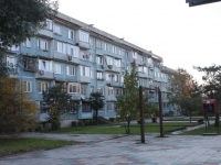 Sochi, Makarenko st, house 43. Apartment house with a store on the ground-floor