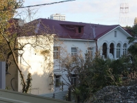 Сочи, Севастопольский переулок, дом 4. многоквартирный дом