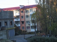 Sochi, Chekhov st, house 52. Apartment house