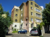 Sochi, Kommunal'nikov st, house 13. Apartment house