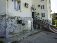 Sochi, Kommunal'nikov st, house 41. Apartment house