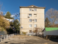Сочи, улица Партизанская (п. Лазаревское), дом 4. многоквартирный дом