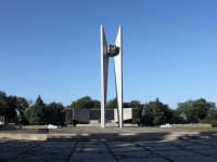 Ейск, площадь Революции. мемориальный комплекс Павшим воинам