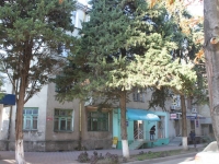 Tuapse, Gogol st, house 7/3. Apartment house with a store on the ground-floor