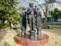 Tuapse, monument Авиценне, Гиппократу и ПарацельсуArmavirskaya st, monument Авиценне, Гиппократу и Парацельсу
