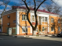 Туапсе, улица Шаумяна, дом 1. офисное здание