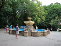 Stavropol, avenue Oktyabrskoy Revolyutsii. fountain