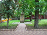 Stavropol, monument Максиму ГорькомуOktyabrskoy Revolyutsii avenue, monument Максиму Горькому